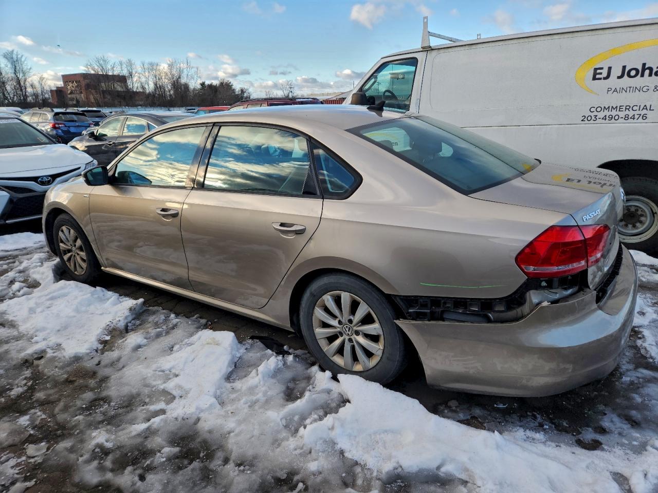 2015 VOLKSWAGEN PASSAT S photo 3