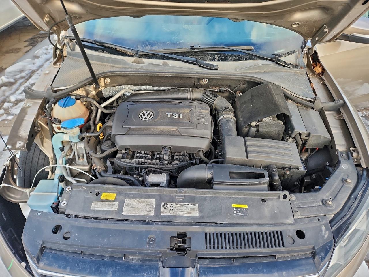 2015 VOLKSWAGEN PASSAT S photo 21