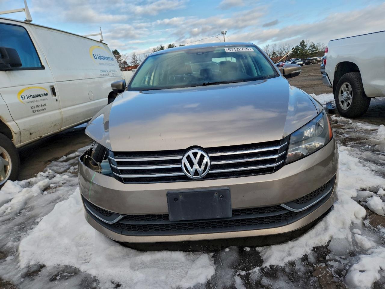 2015 VOLKSWAGEN PASSAT S photo 9