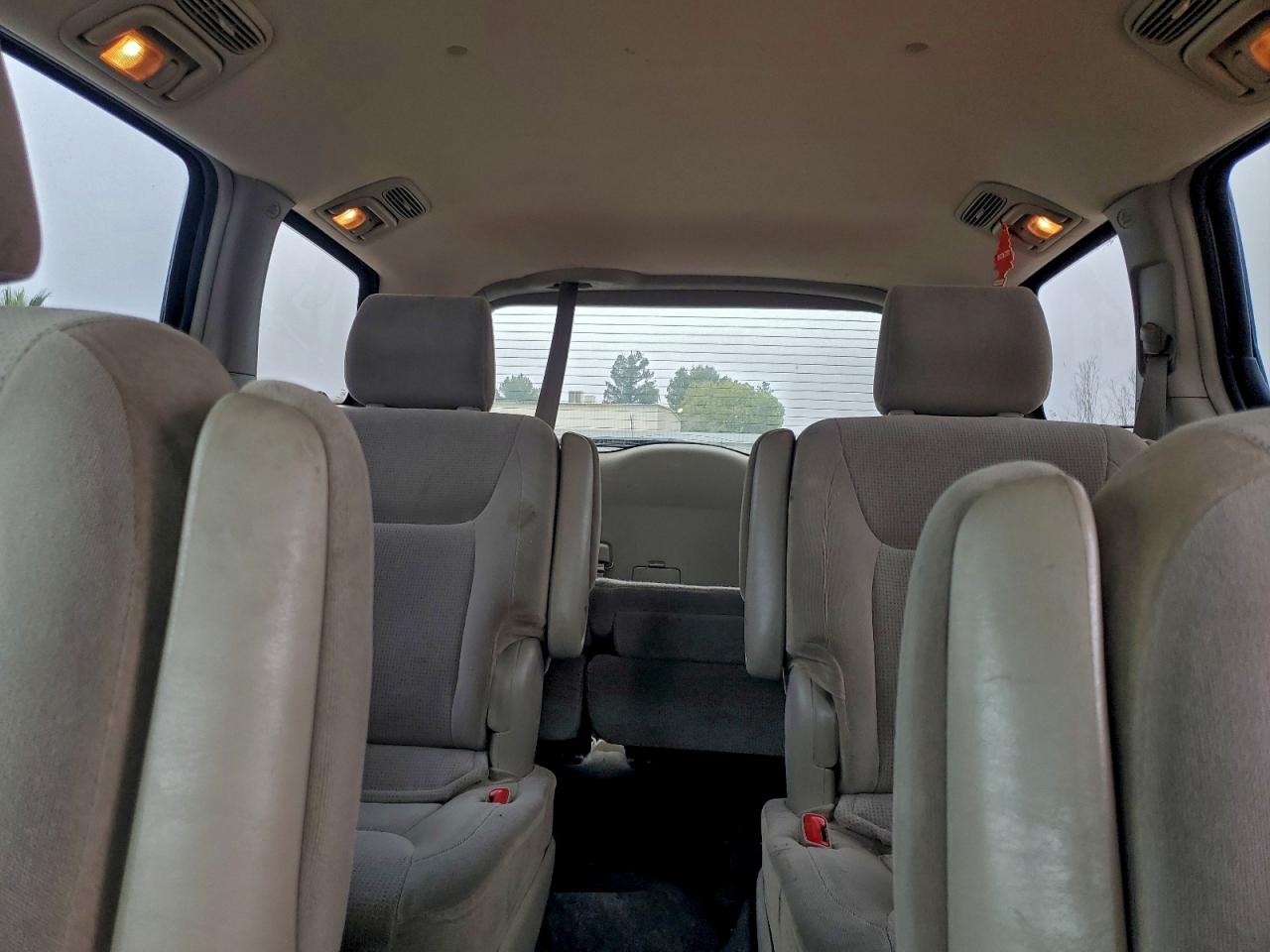 2004 TOYOTA SIENNA CE photo 10