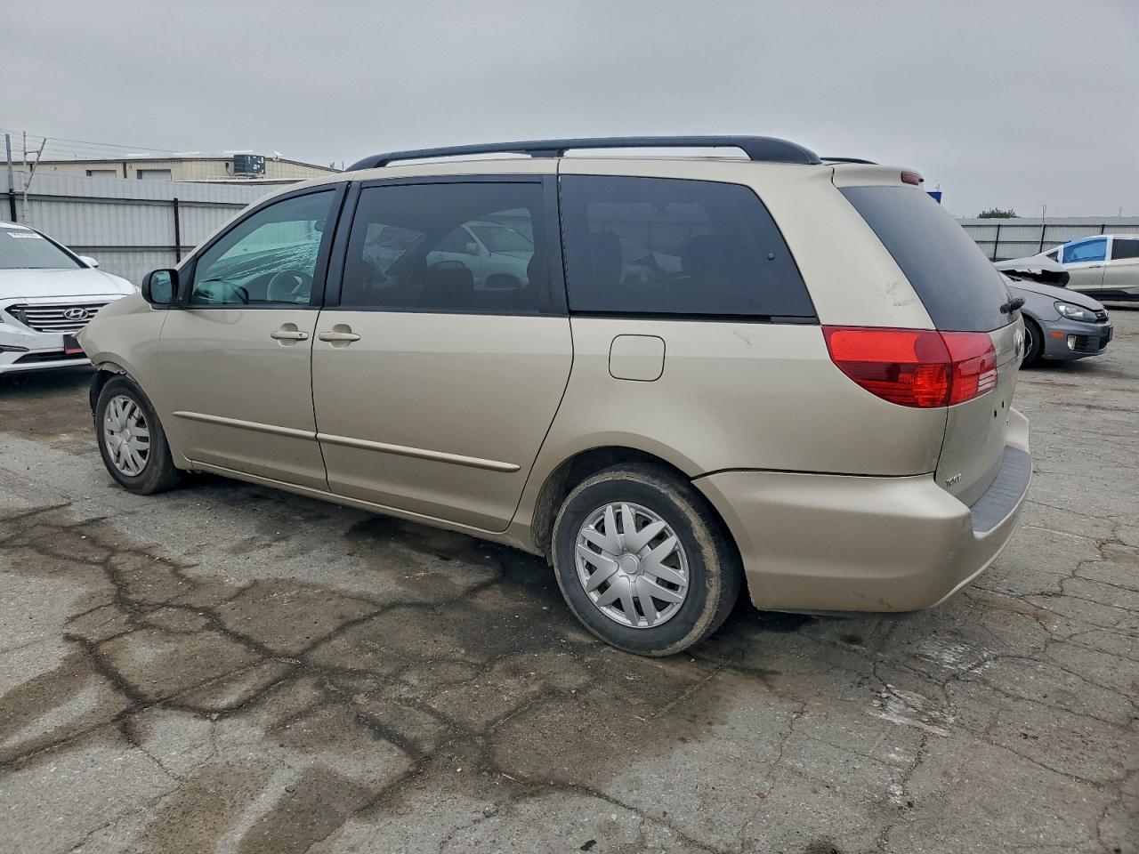 2004 TOYOTA SIENNA CE photo 2