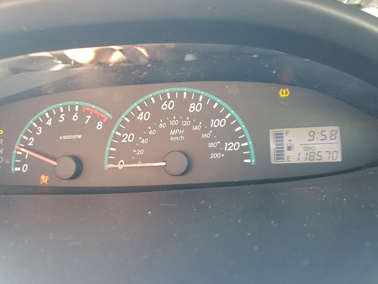 2010 TOYOTA YARIS photo 9