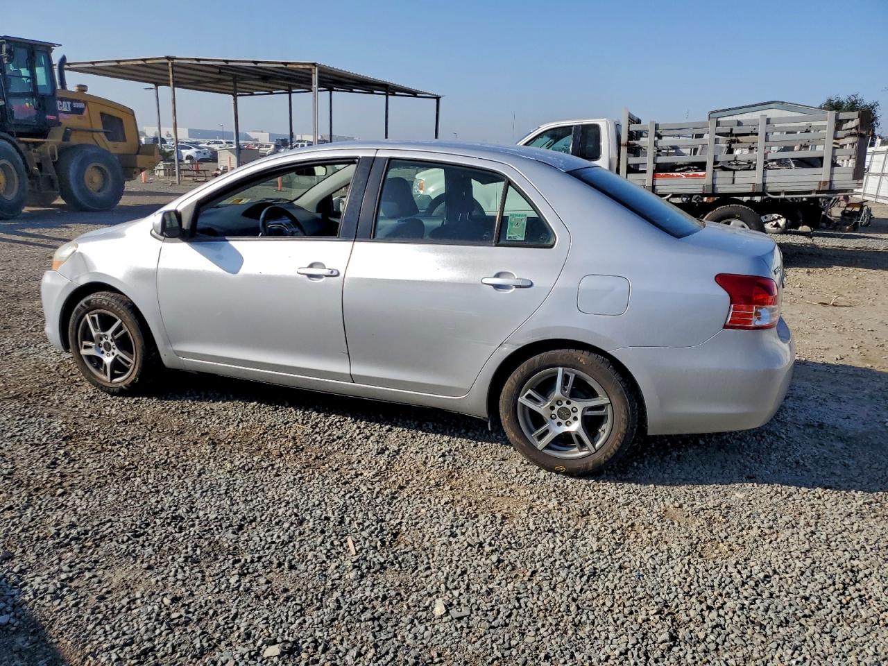 2010 TOYOTA YARIS photo 2