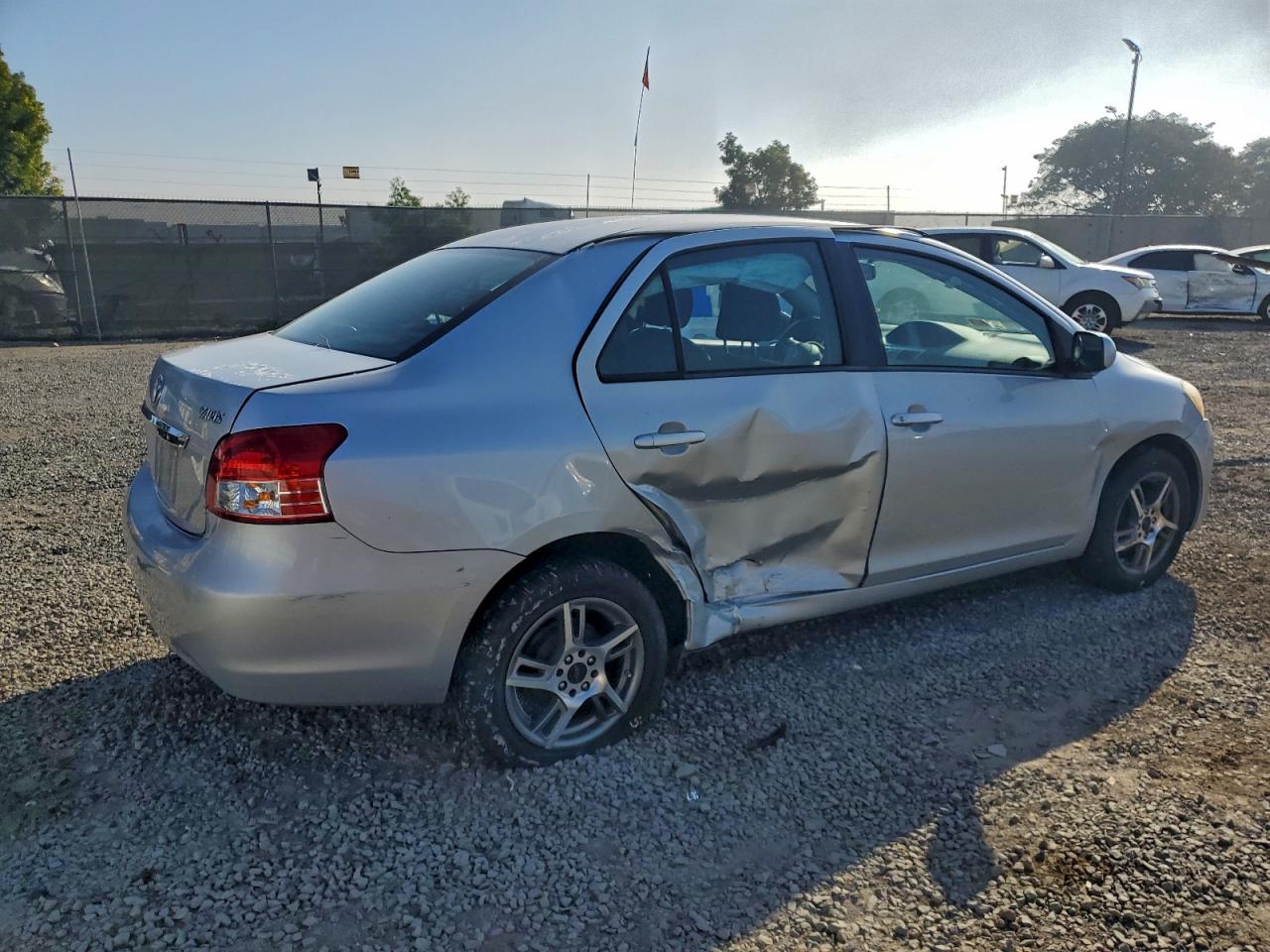 2010 TOYOTA YARIS photo 3