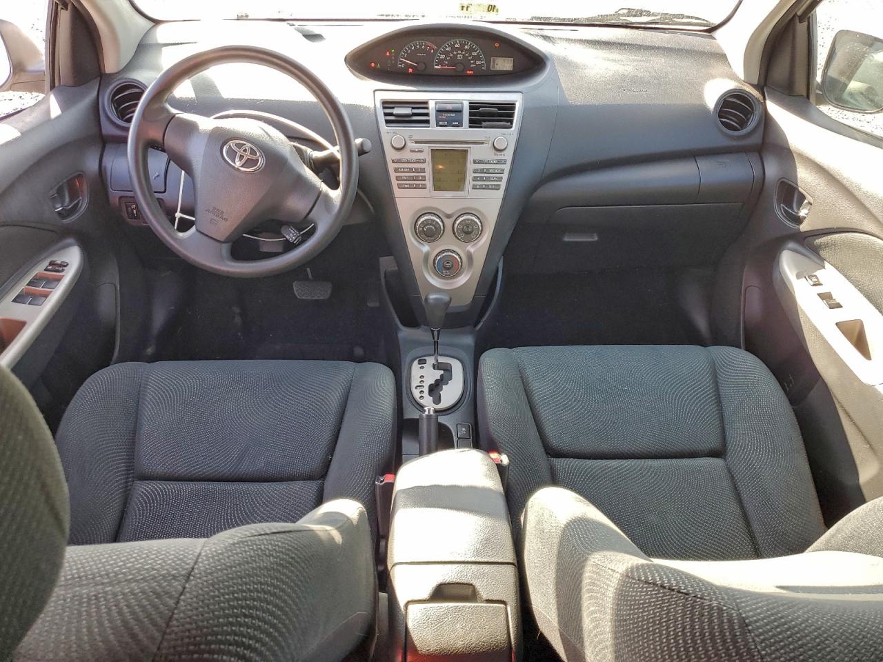 2010 TOYOTA YARIS photo 8