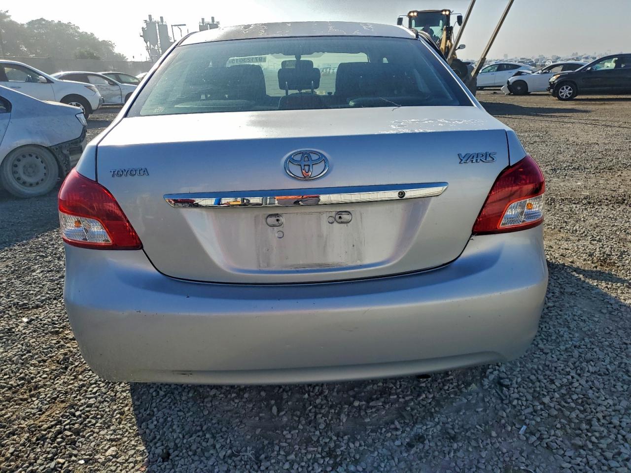 2010 TOYOTA YARIS photo 6