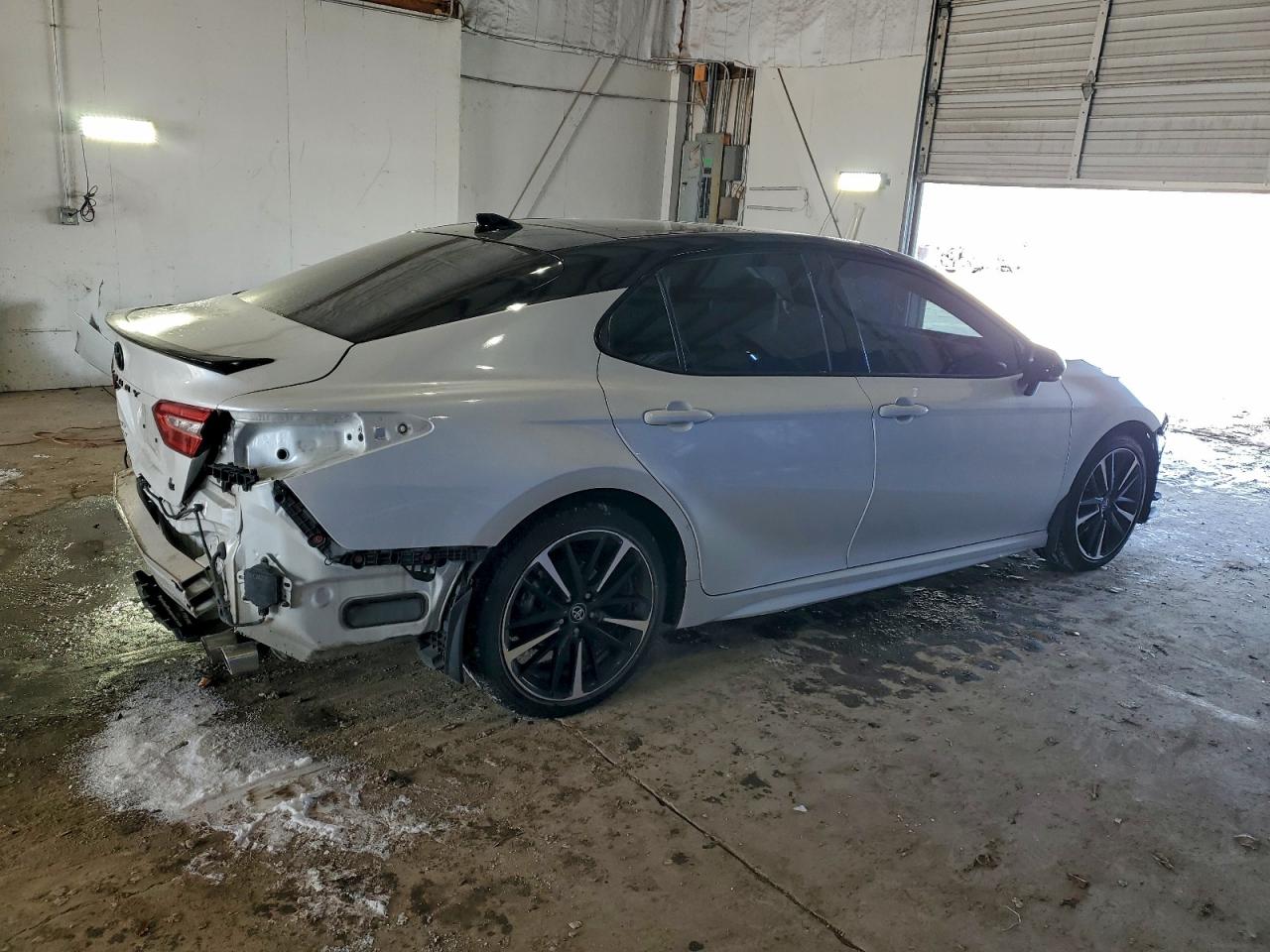 2020 TOYOTA CAMRY XSE photo 3
