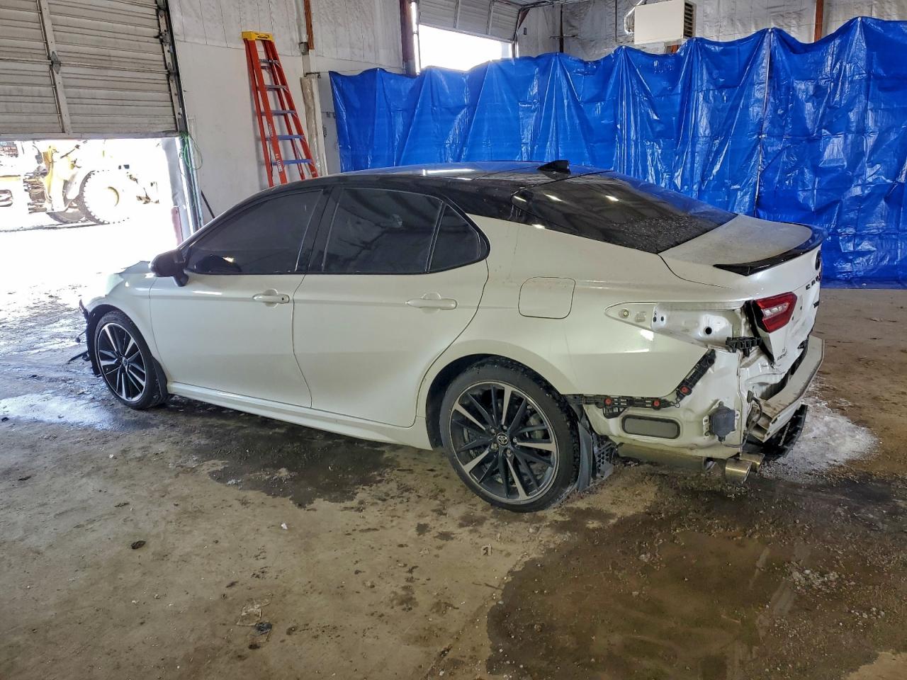 2020 TOYOTA CAMRY XSE photo 2