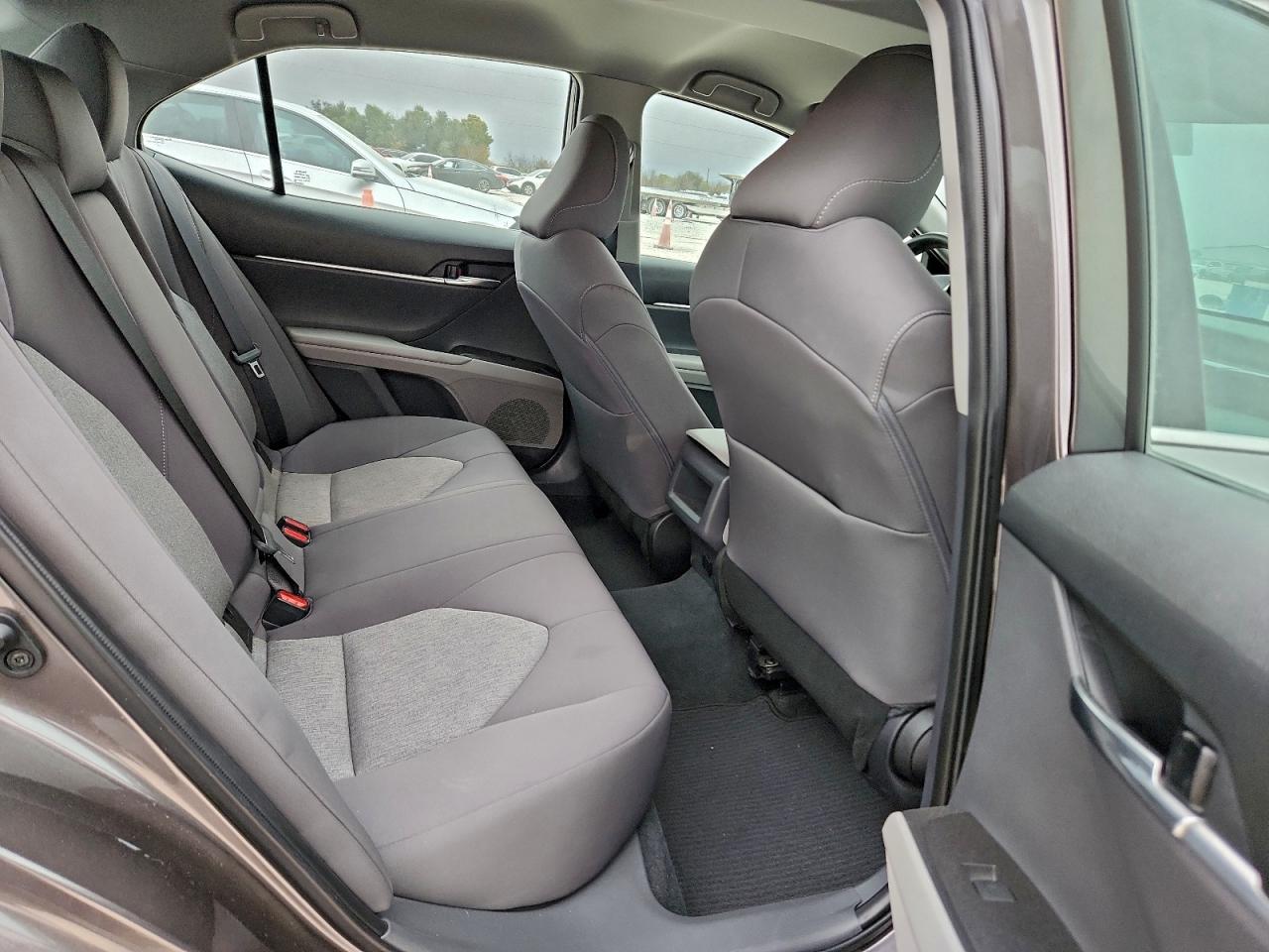 2022 TOYOTA CAMRY LE photo 10