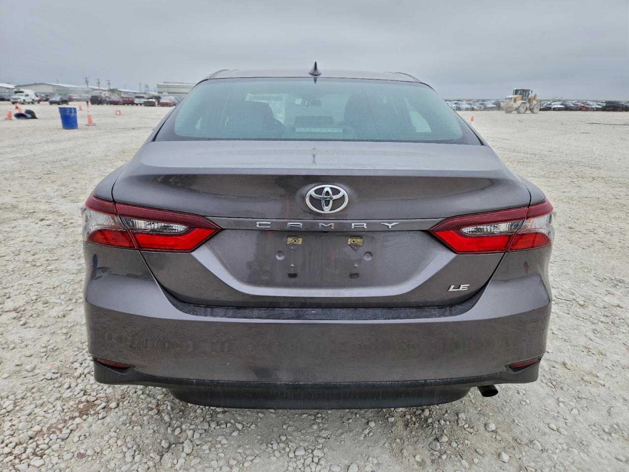 2022 TOYOTA CAMRY LE photo 6
