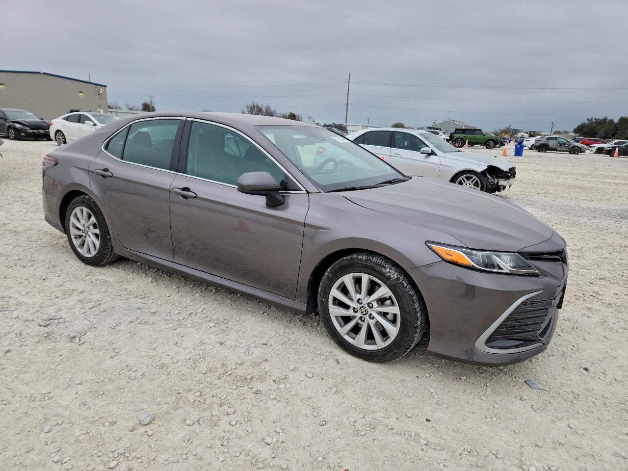 2022 TOYOTA CAMRY LE photo 4