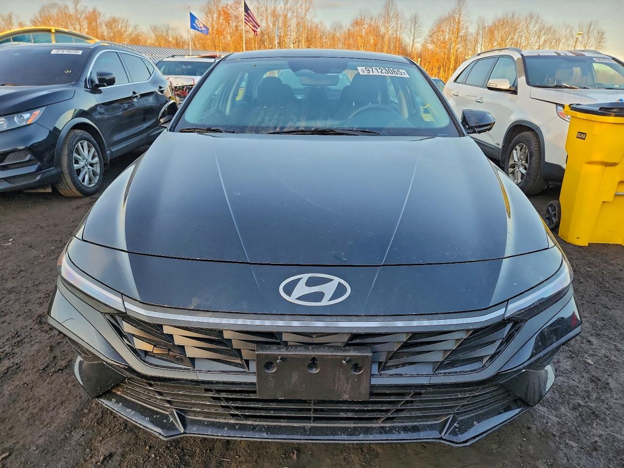 2025 HYUNDAI ELANTRA SE photo 5