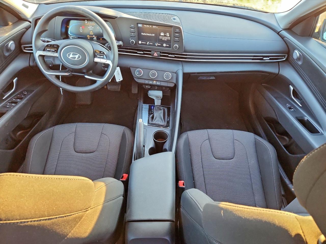 2025 HYUNDAI ELANTRA SE photo 8