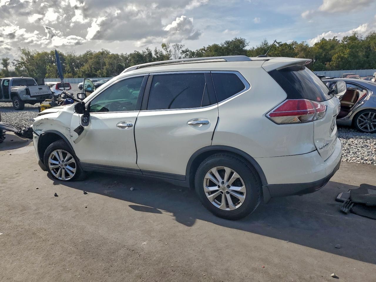 2016 NISSAN ROGUE S photo 5
