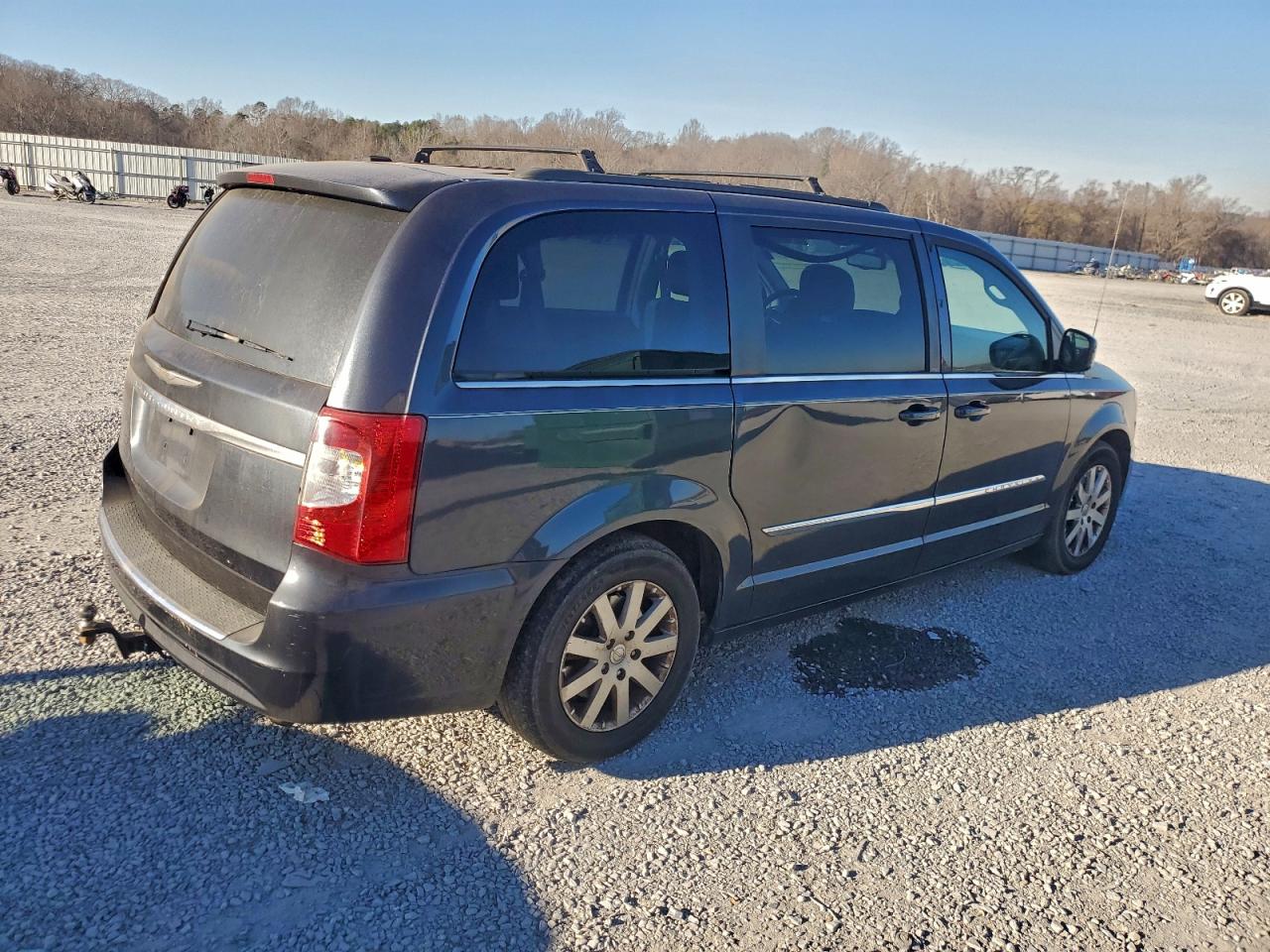 2013 CHRYSLER TOWN & COUNTRY TOURING photo 3