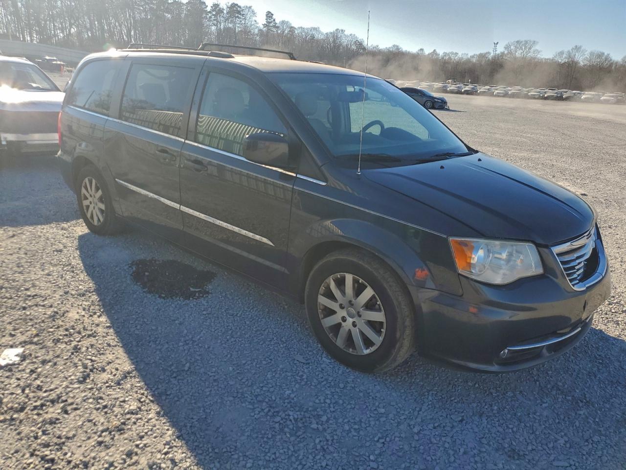 2013 CHRYSLER TOWN & COUNTRY TOURING photo 4
