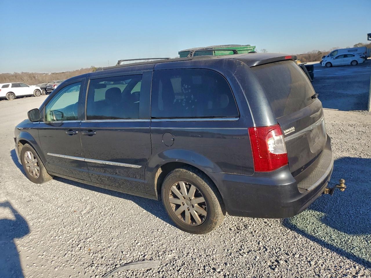 2013 CHRYSLER TOWN & COUNTRY TOURING photo 2