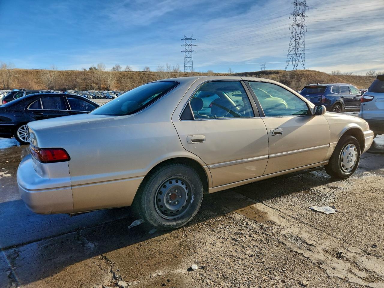 1997 TOYOTA CAMRY LE photo 3