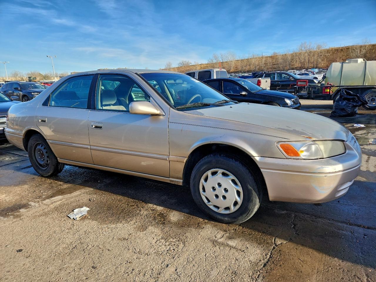 1997 TOYOTA CAMRY LE photo 4
