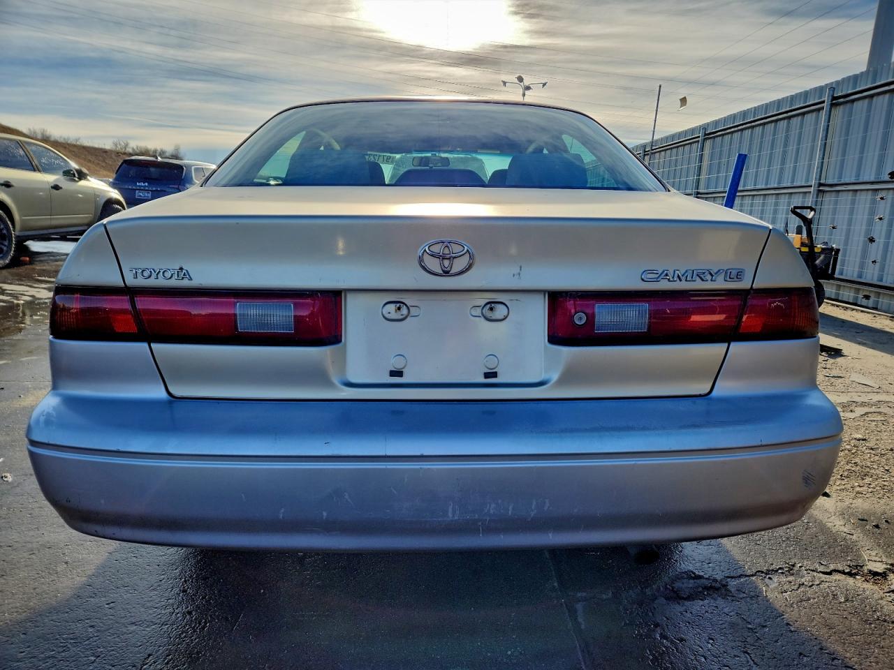 1997 TOYOTA CAMRY LE photo 6