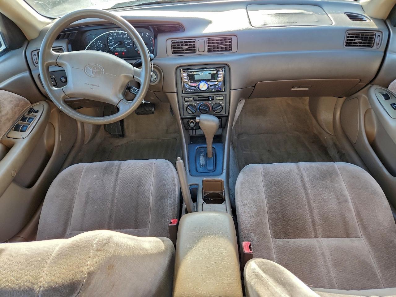 1997 TOYOTA CAMRY LE photo 8