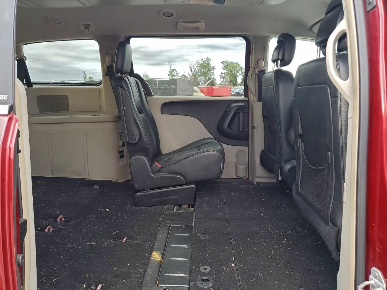 2013 CHRYSLER TOWN & COUNTRY TOURING photo 11