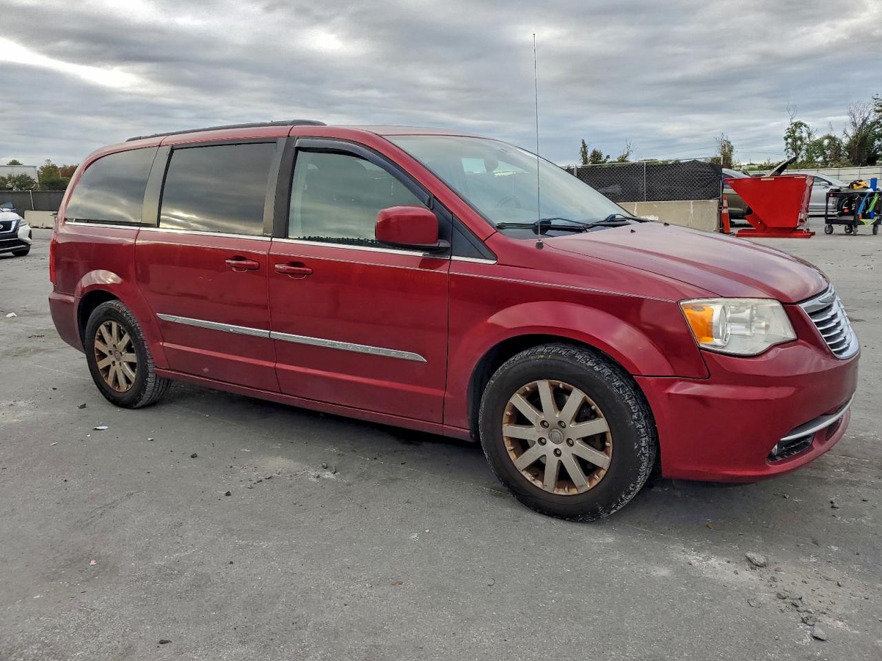 2013 CHRYSLER TOWN & COUNTRY TOURING photo 4