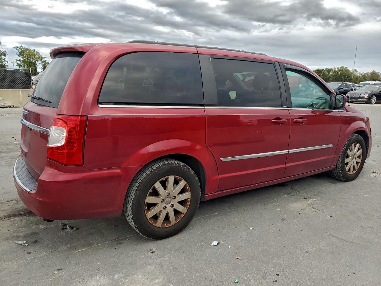 2013 CHRYSLER TOWN & COUNTRY TOURING photo 3