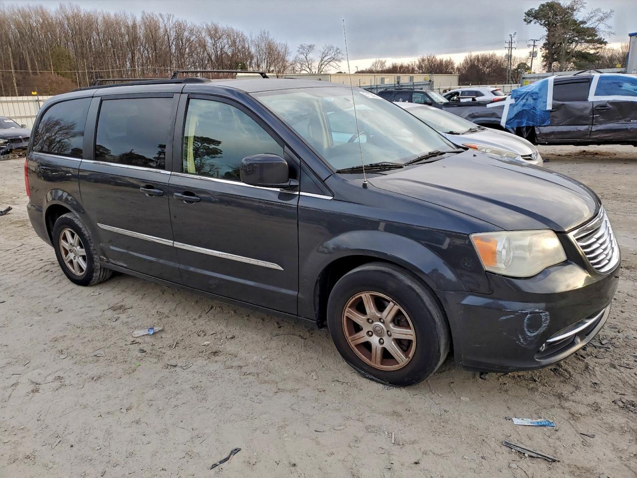 2012 CHRYSLER TOWN & COUNTRY TOURING photo 7