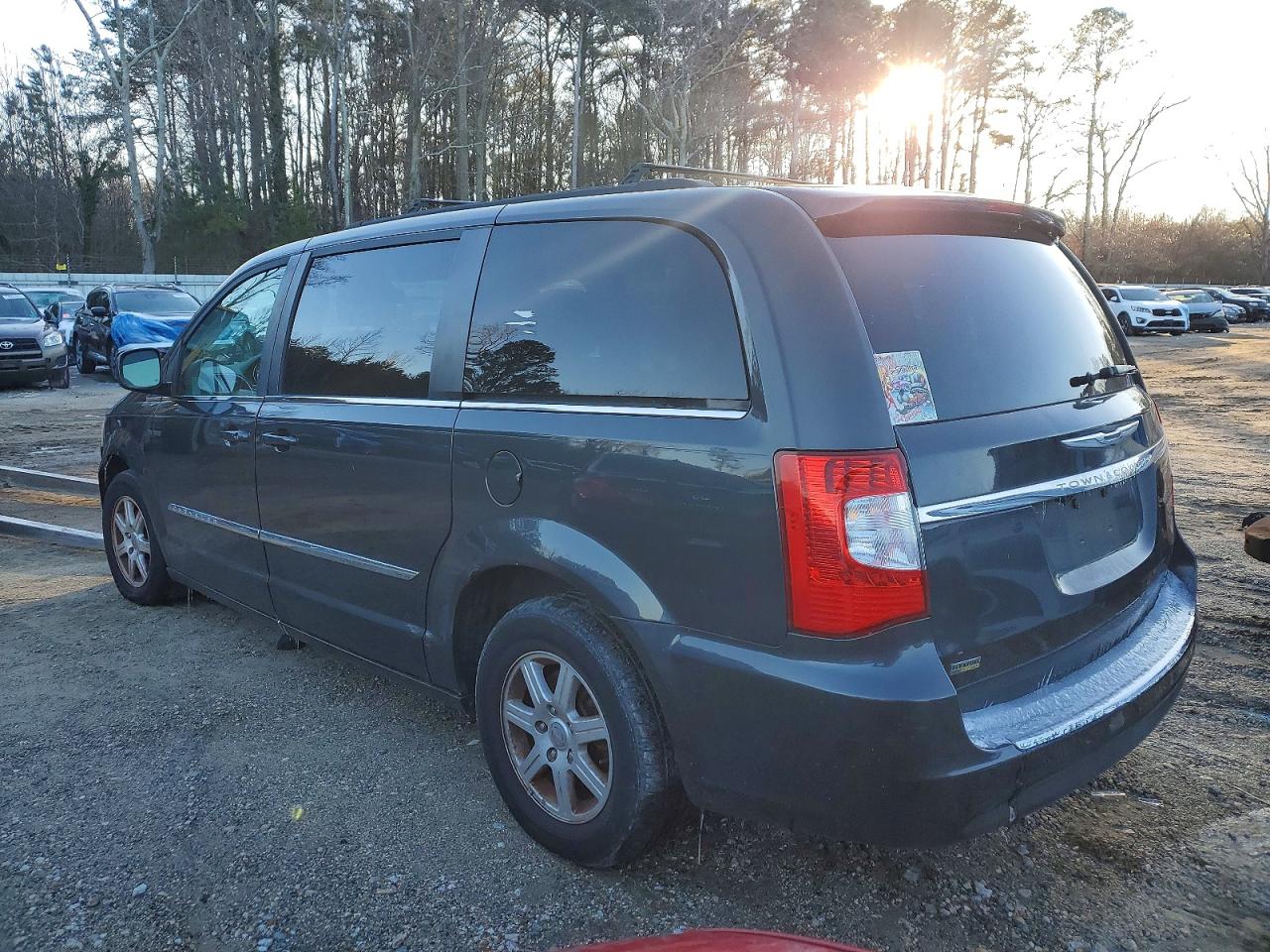 2012 CHRYSLER TOWN & COUNTRY TOURING photo 3