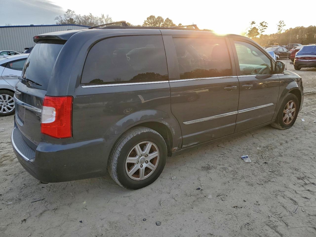 2012 CHRYSLER TOWN & COUNTRY TOURING photo 5