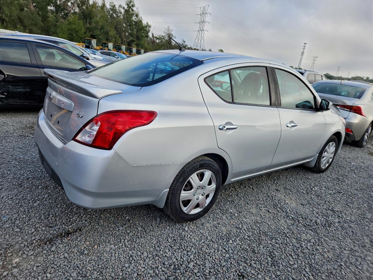 2018 NISSAN VERSA S photo 7