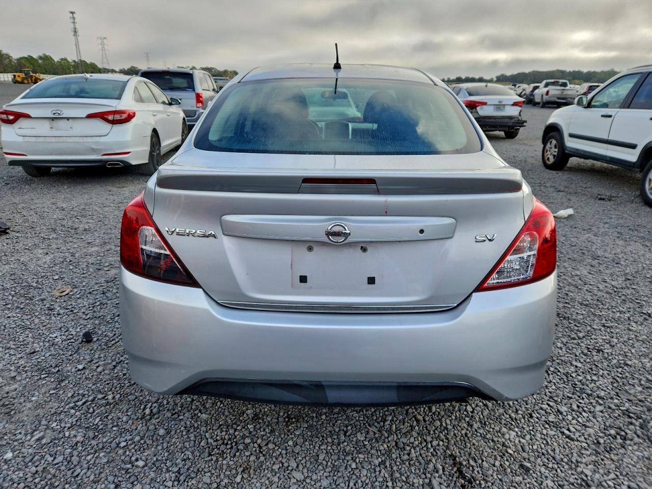 2018 NISSAN VERSA S photo 16