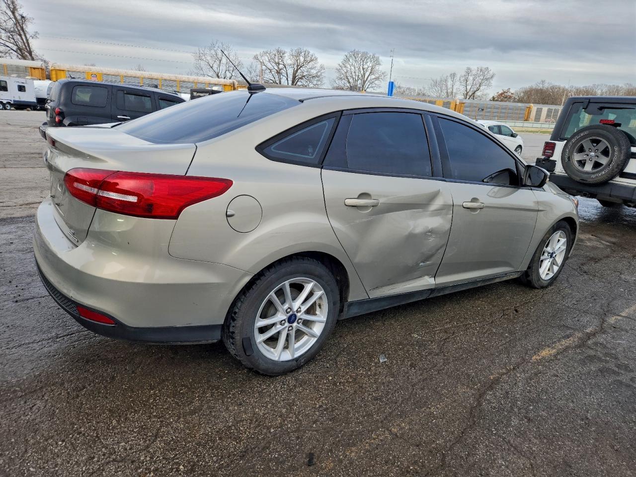 2015 FORD FOCUS SE photo 9