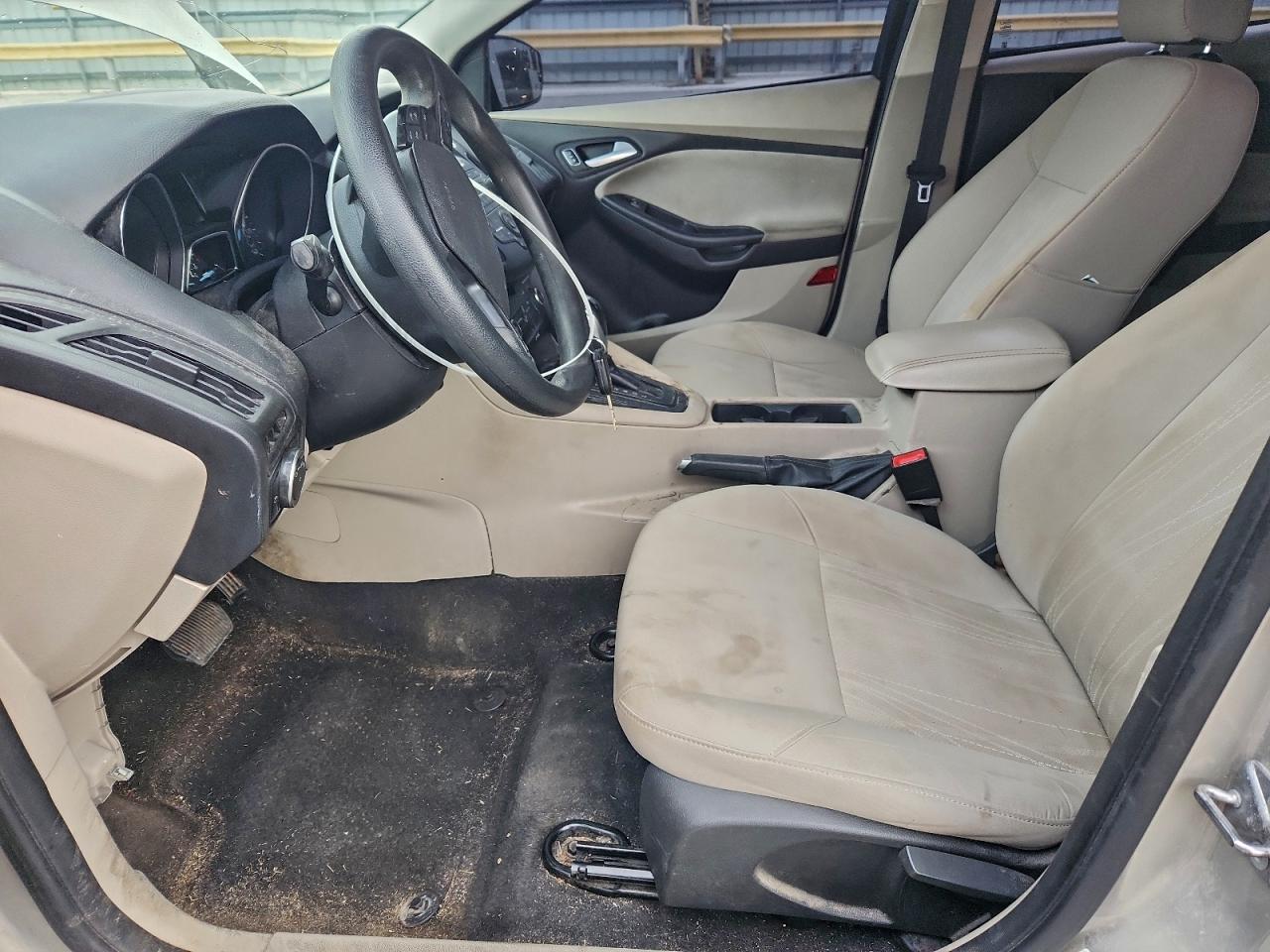 2015 FORD FOCUS SE photo 25