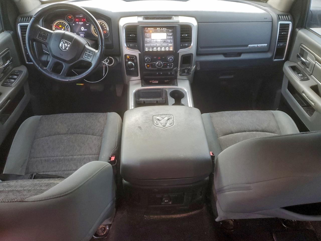 2016 RAM 1500 SLT photo 8