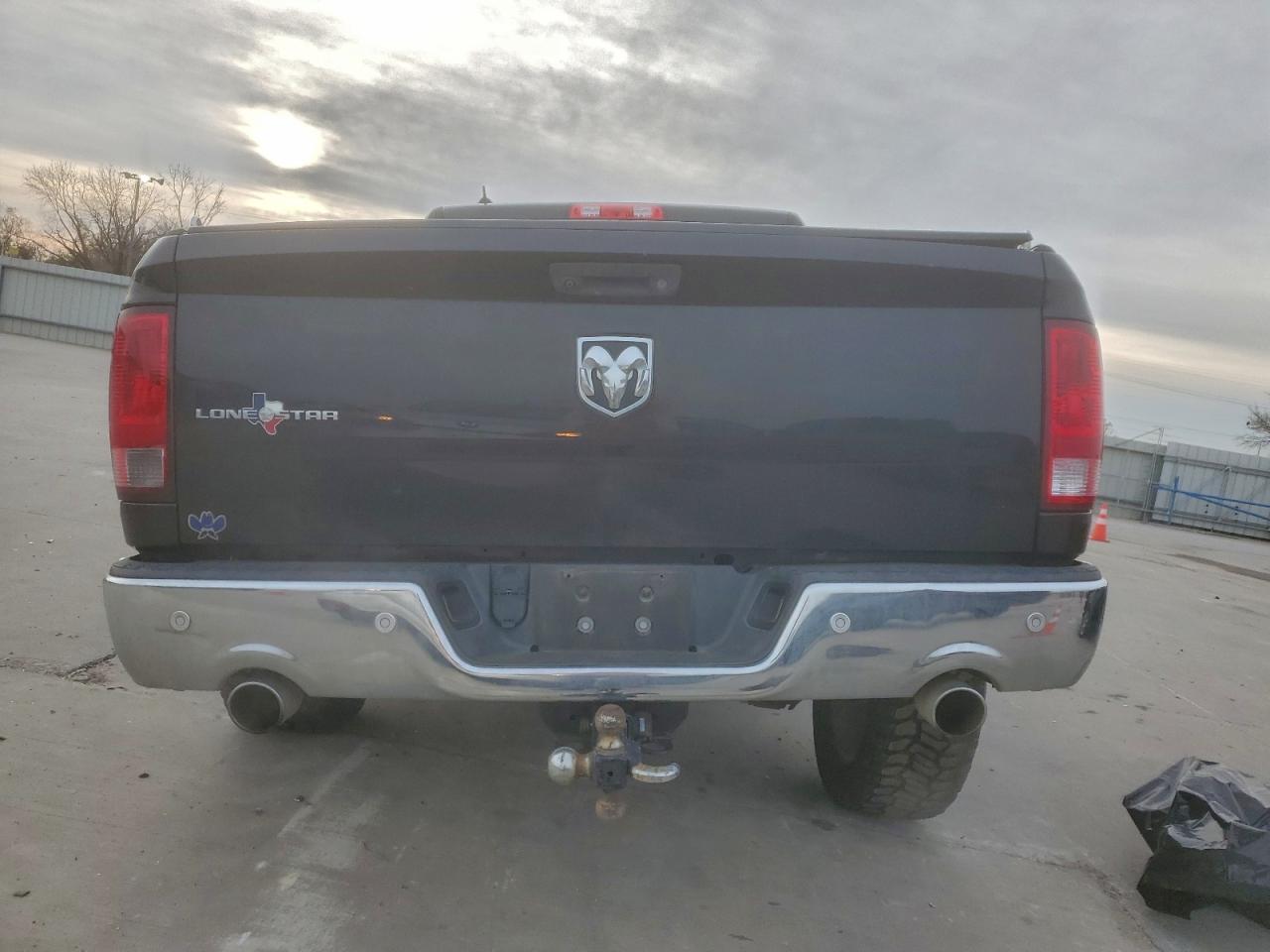 2016 RAM 1500 SLT photo 6