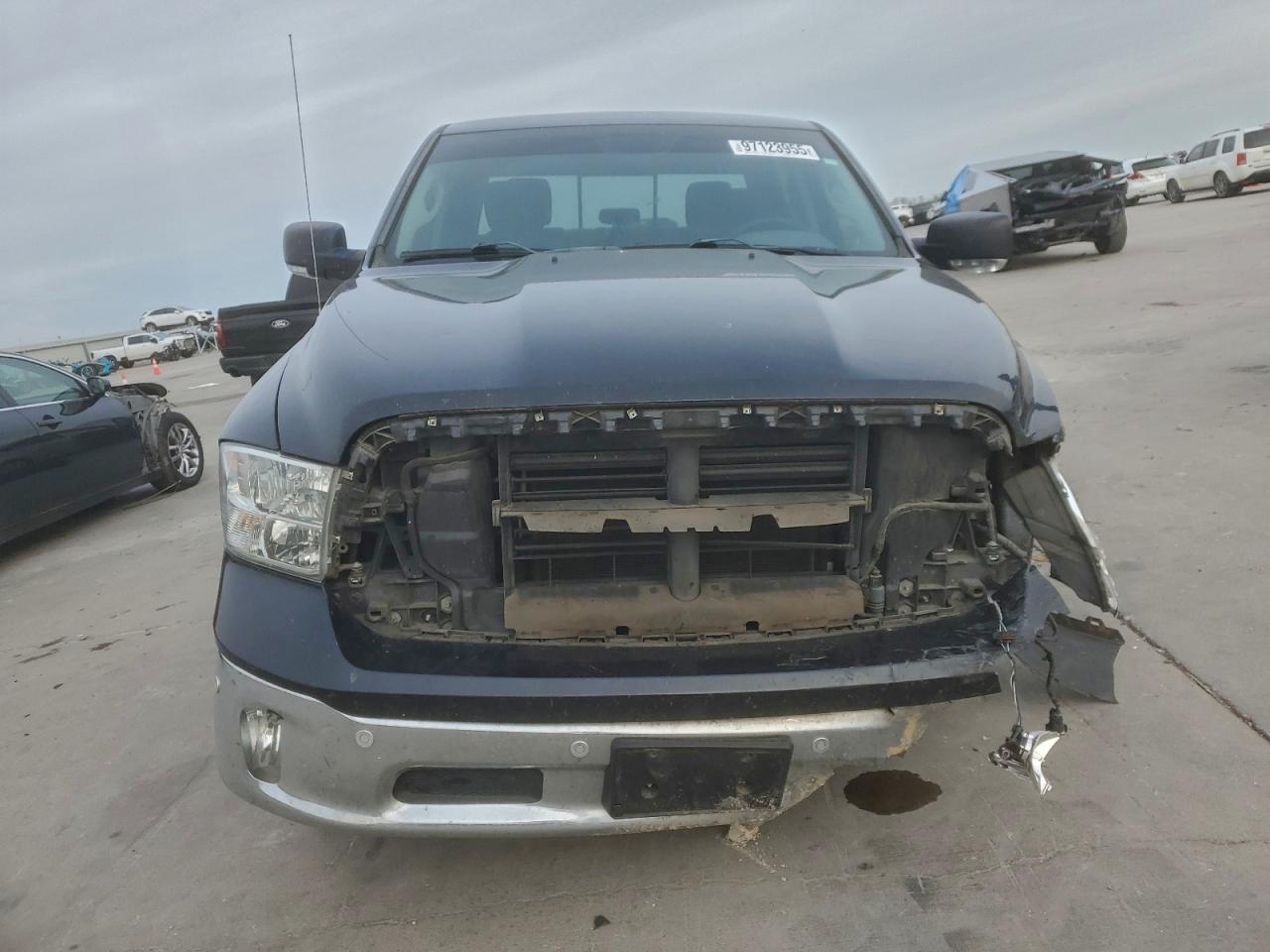 2016 RAM 1500 SLT photo 5