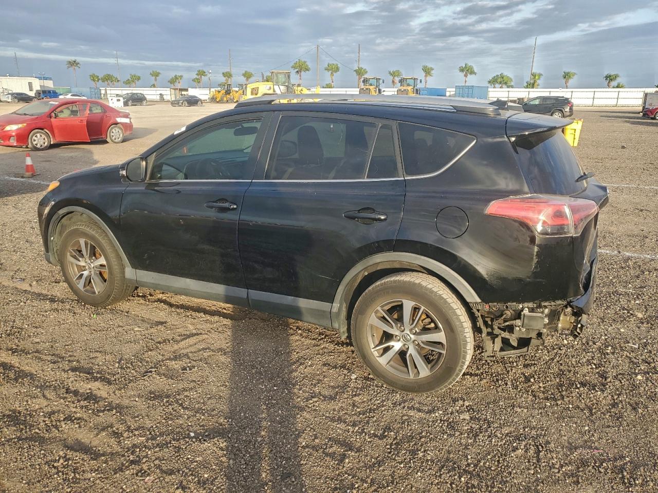 2017 TOYOTA RAV4 XLE photo 2