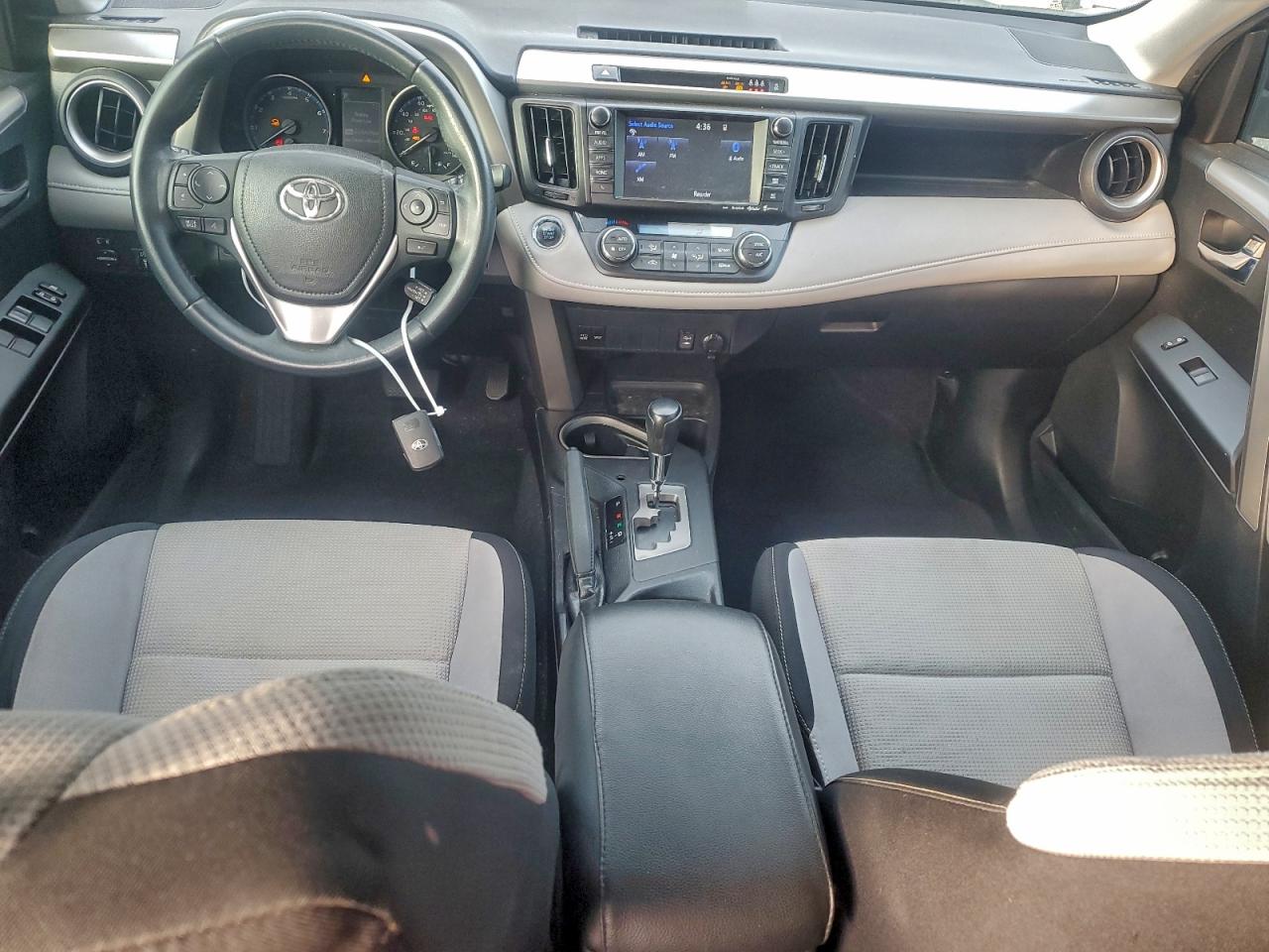 2017 TOYOTA RAV4 XLE photo 8