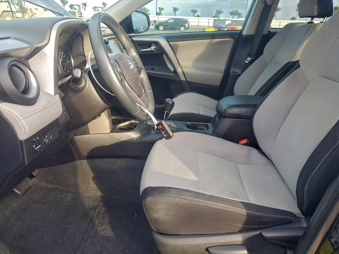 2017 TOYOTA RAV4 XLE photo 7