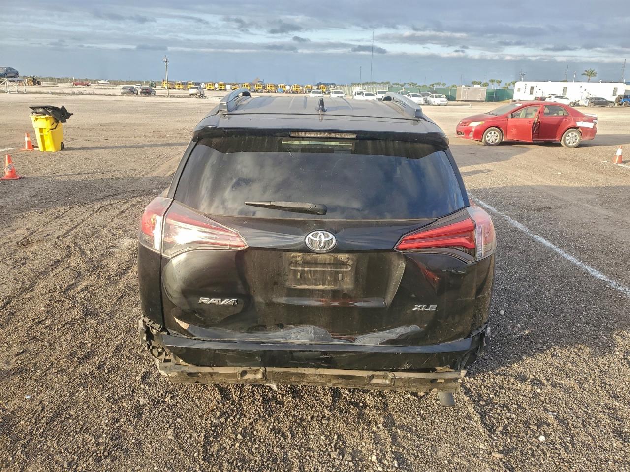 2017 TOYOTA RAV4 XLE photo 6