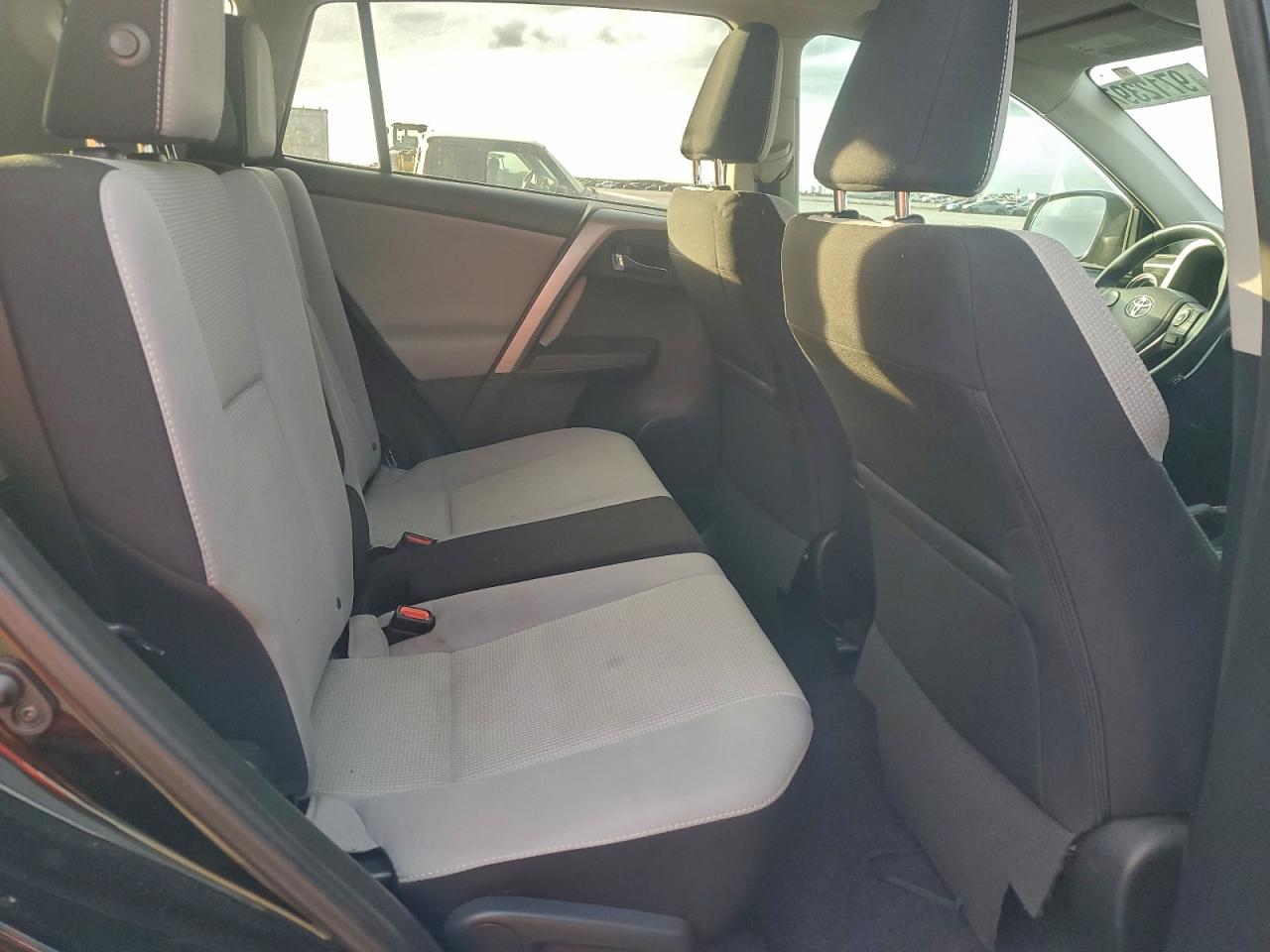 2017 TOYOTA RAV4 XLE photo 10
