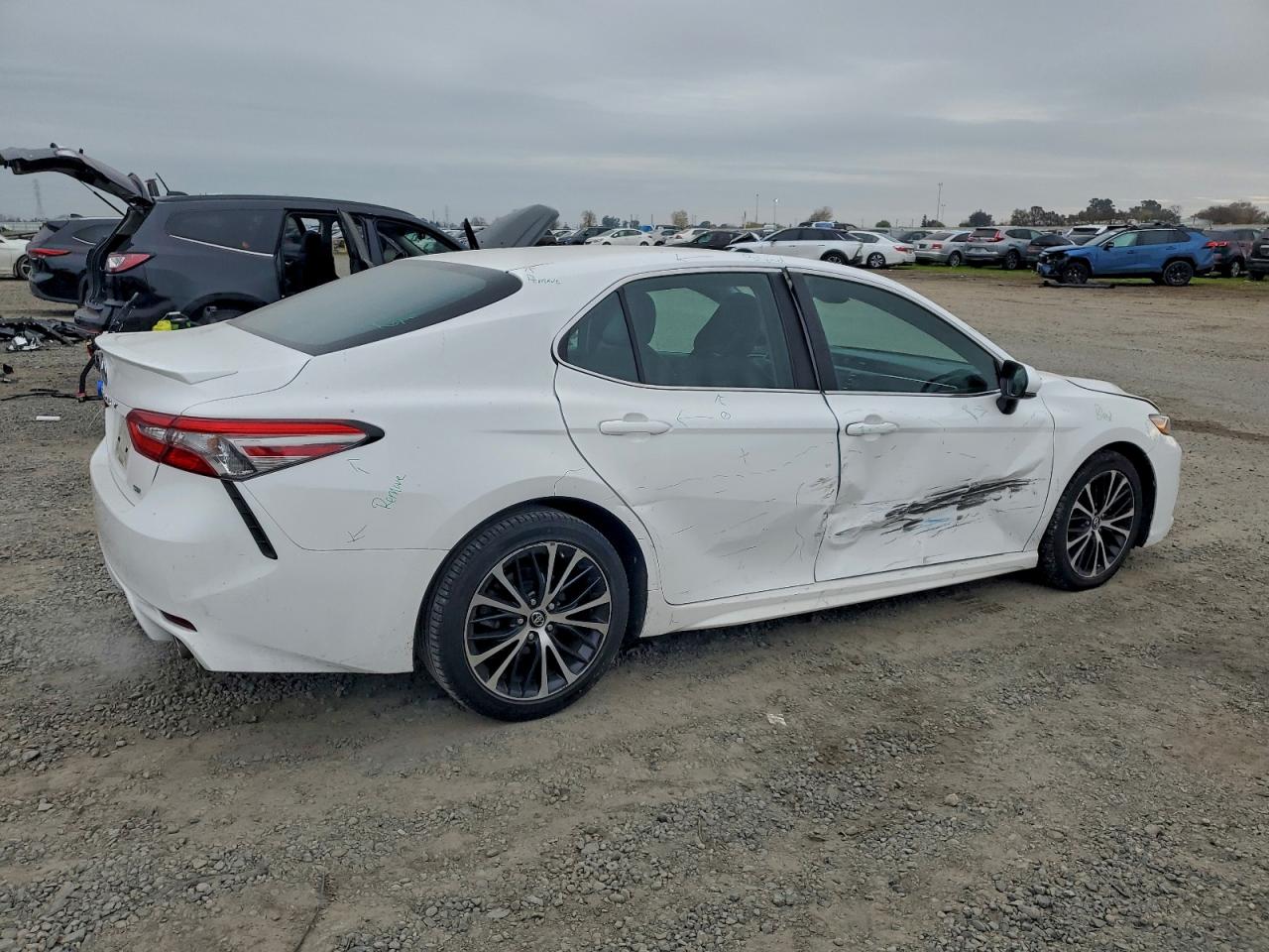 2018 TOYOTA CAMRY L photo 7