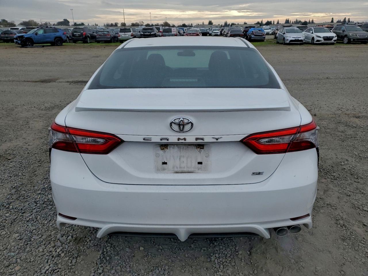 2018 TOYOTA CAMRY L photo 16