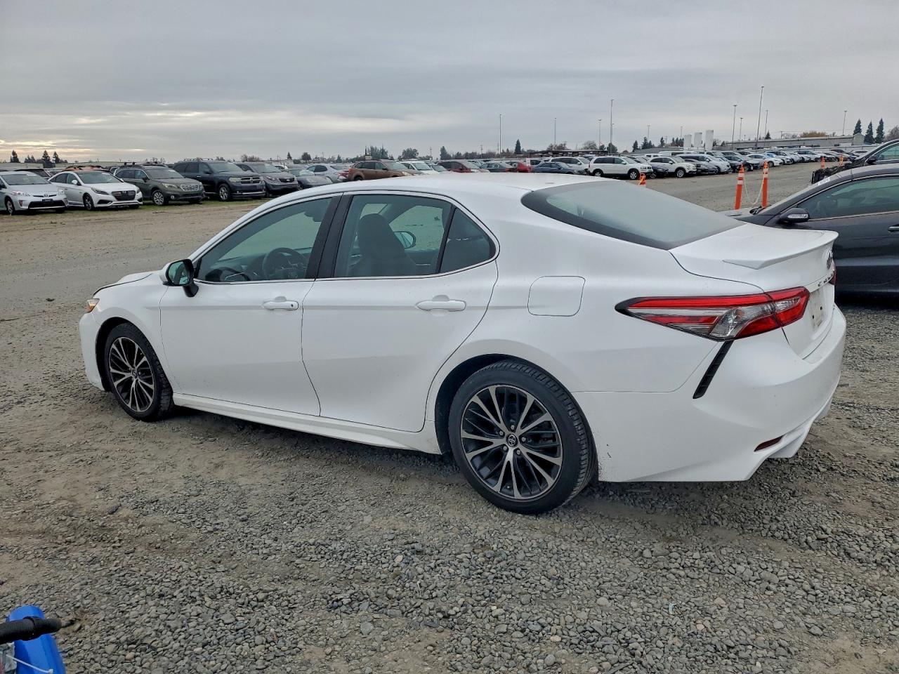 2018 TOYOTA CAMRY L photo 4