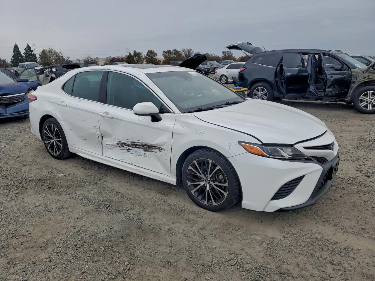 2018 TOYOTA CAMRY L photo 10