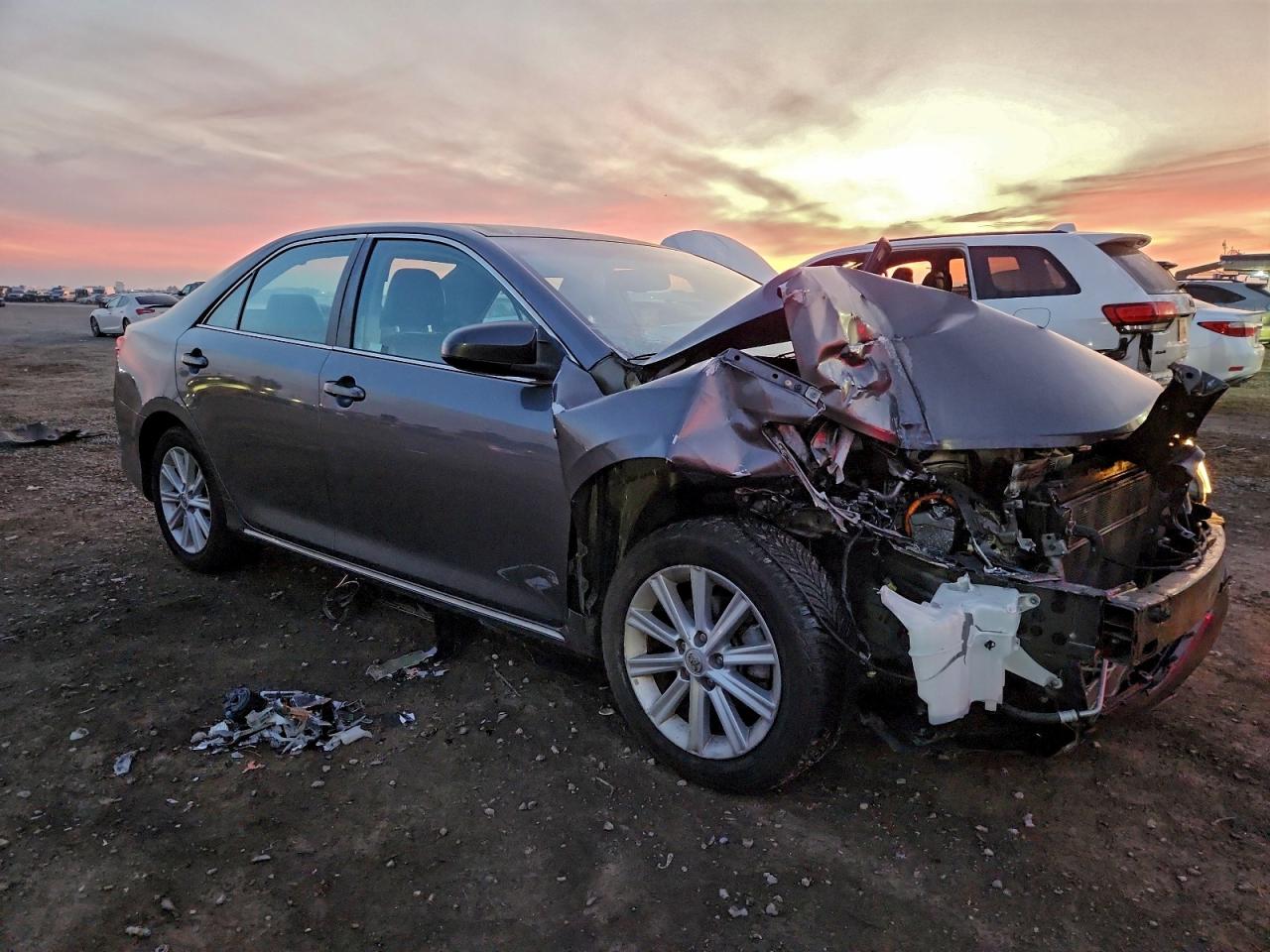 2014 TOYOTA CAMRY HYBRID photo 4