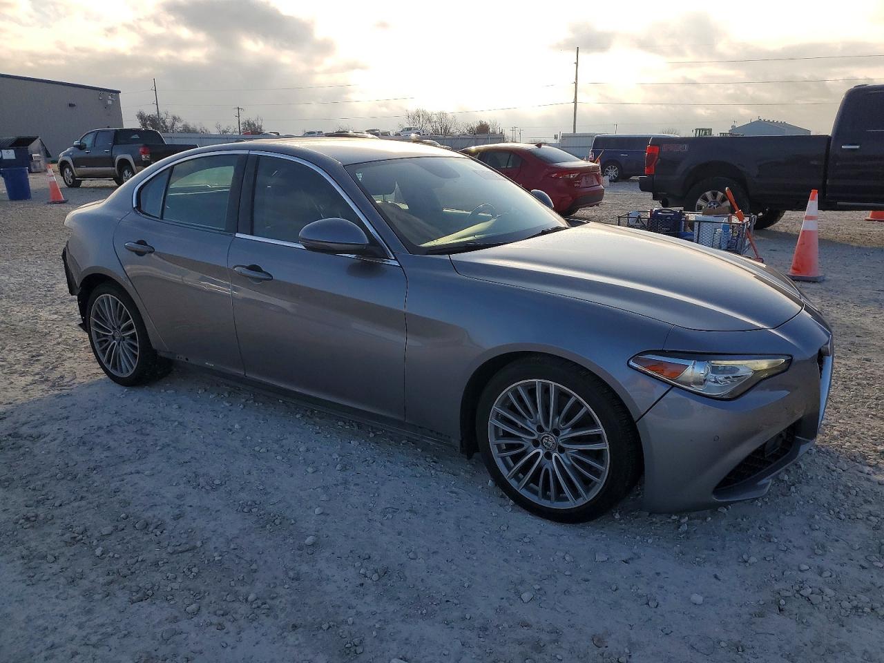 2019 ALFA ROMEO GIULIA TI photo 4