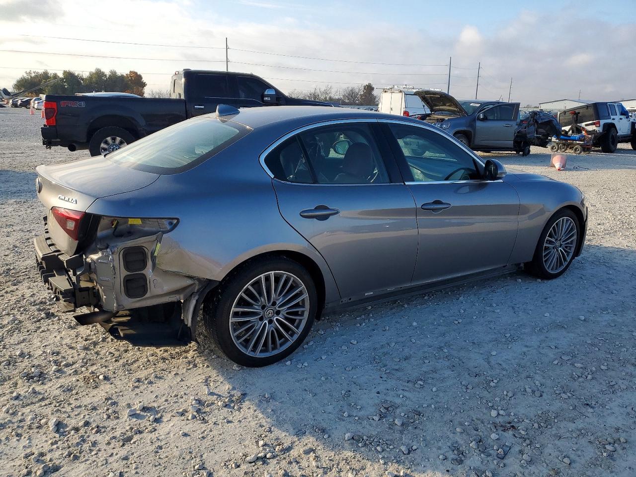 2019 ALFA ROMEO GIULIA TI photo 3